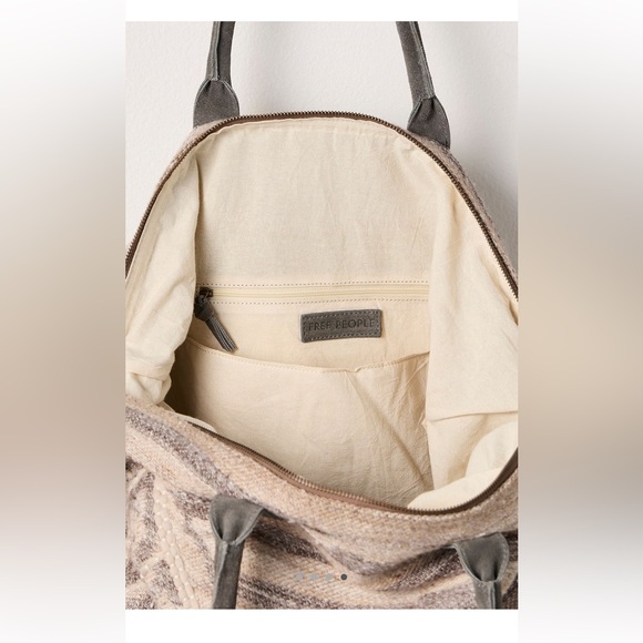Free People Whimsy Rug Weekender Bag NWT - Picture 2 of 8